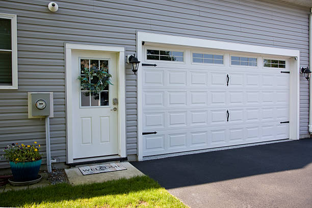 24/7 Emergency Garage Door Panel Replacement experts in Lyndon, KS